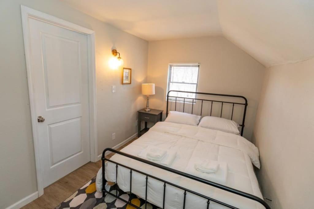Cozy & Comfy Cottage In The City - W Parking ピッツバーグ エクステリア 写真